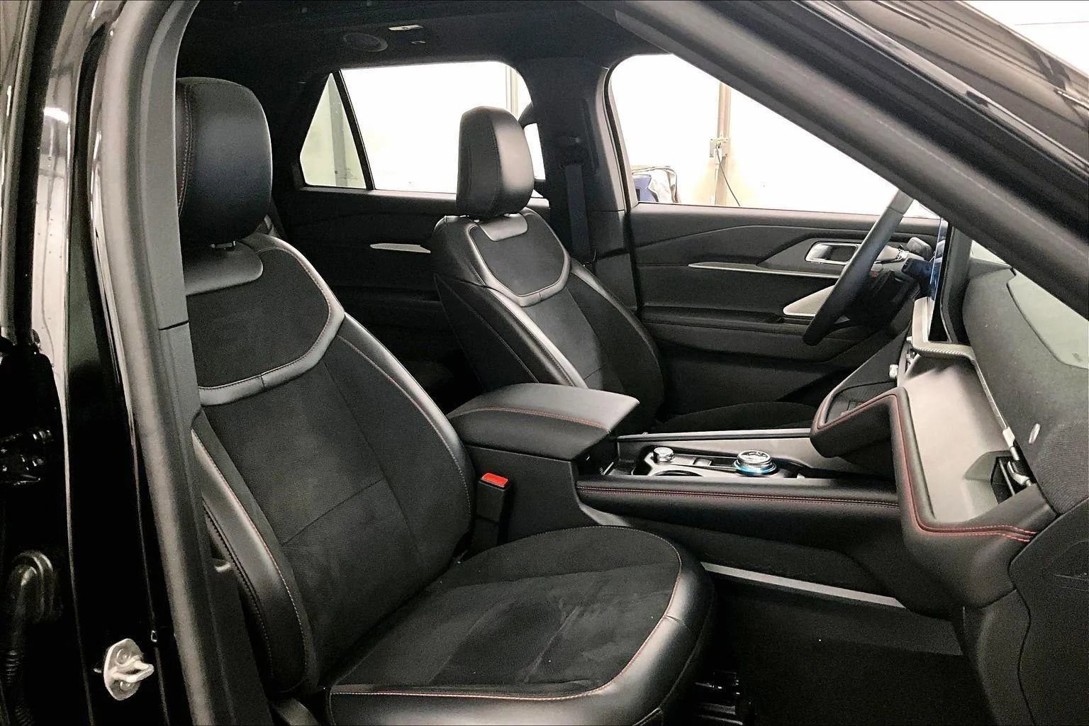 Certified 2025 Ford Explorer ST w/ Sun And Sound Package image 9