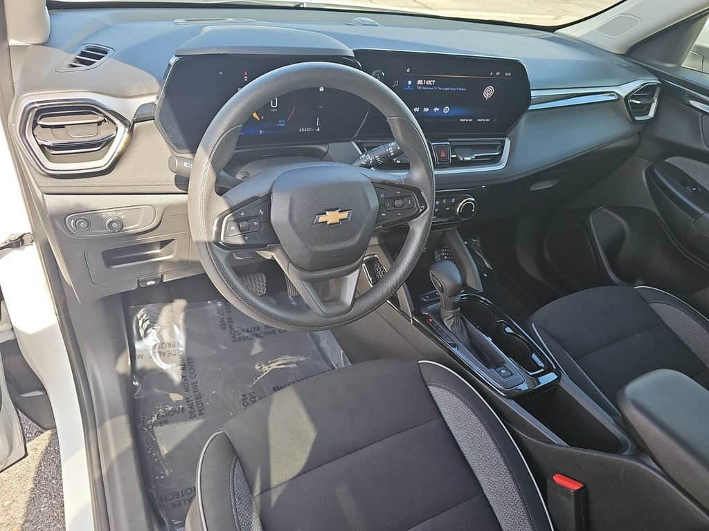 Used 2025 Chevrolet TrailBlazer LT FWD image 15
