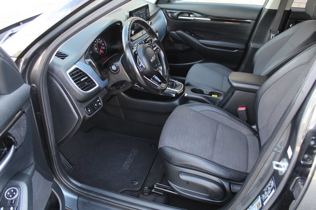 Used 2023 Kia Seltos S FWD image 26