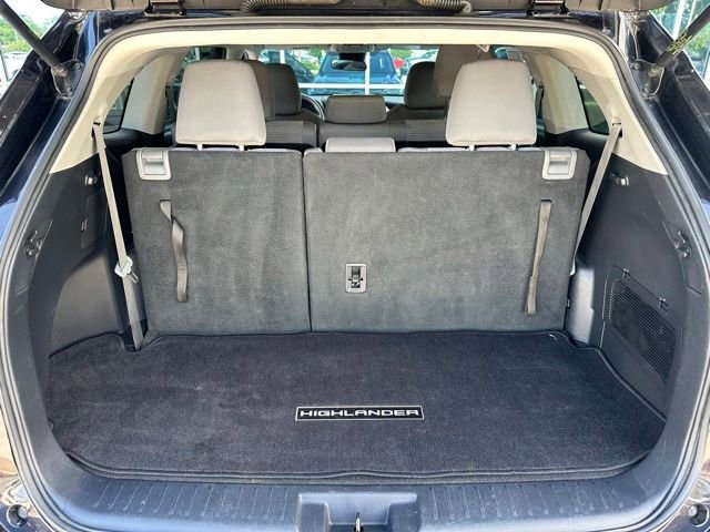 Used 2020 Toyota Highlander L FWD image 15