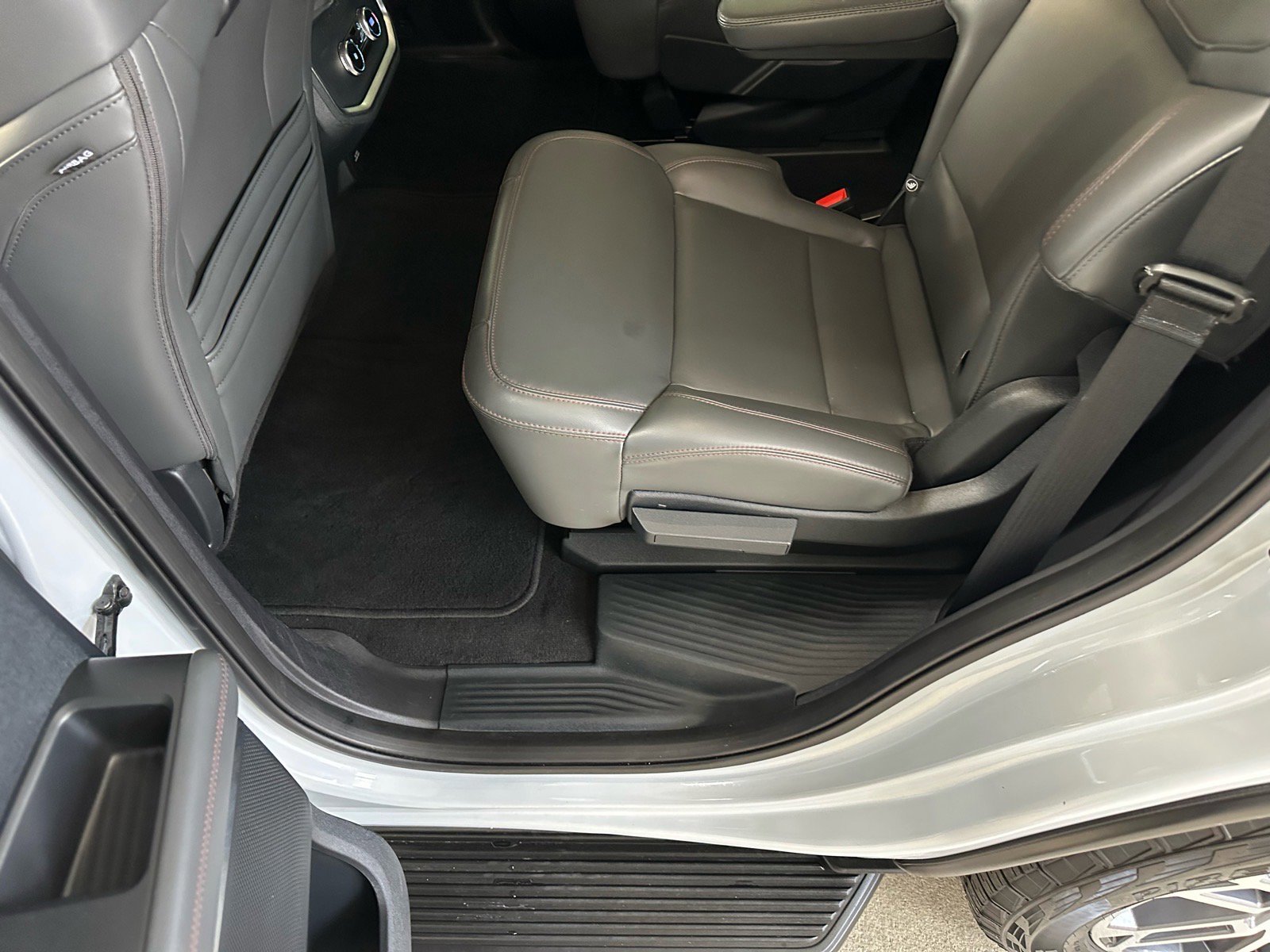 Certified 2025 Ford Expedition Active image 27