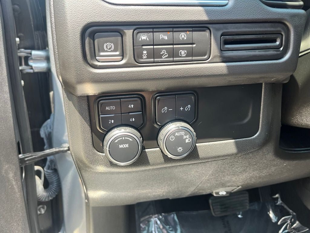 Used 2023 Chevrolet Tahoe Z71 w/ Luxury Package AWD/4WD image 40
