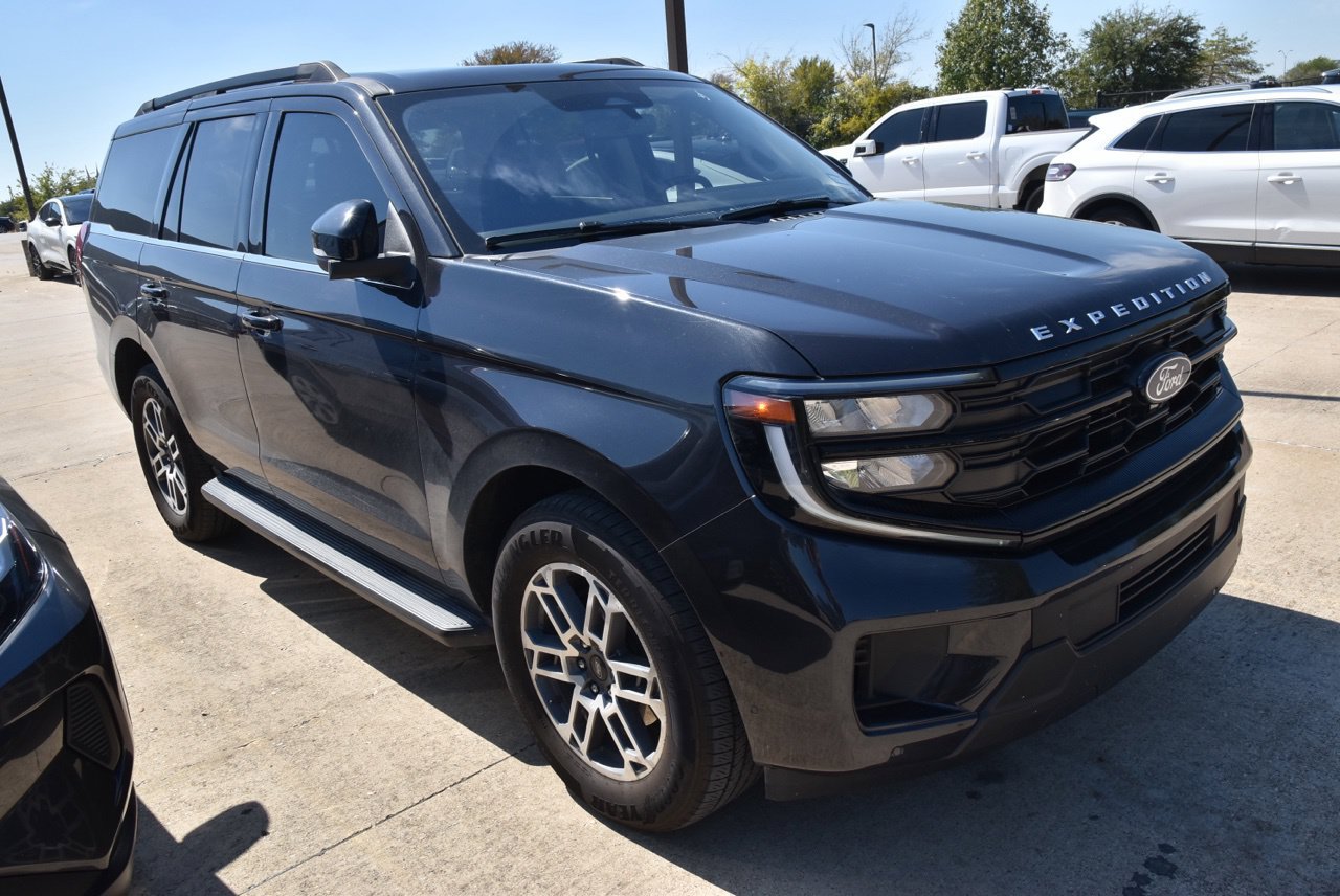 Certified 2025 Ford Expedition Active RWD image 4