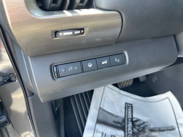 Used 2023 Nissan Pathfinder Platinum FWD image 15
