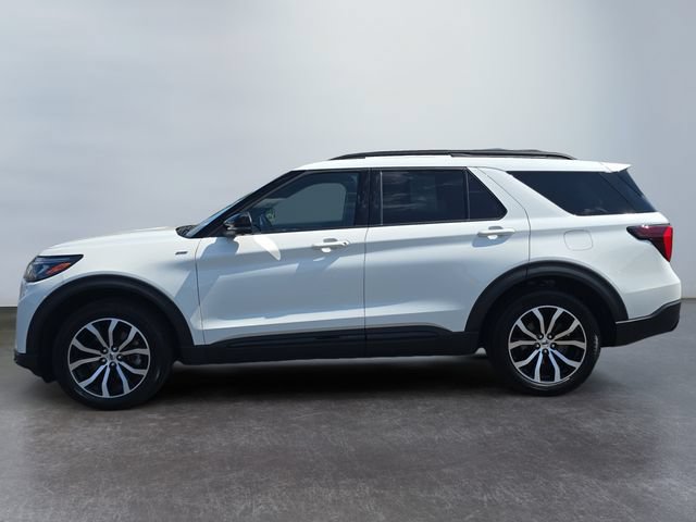 Certified 2025 Ford Explorer ST-Line AWD/4WD image 2