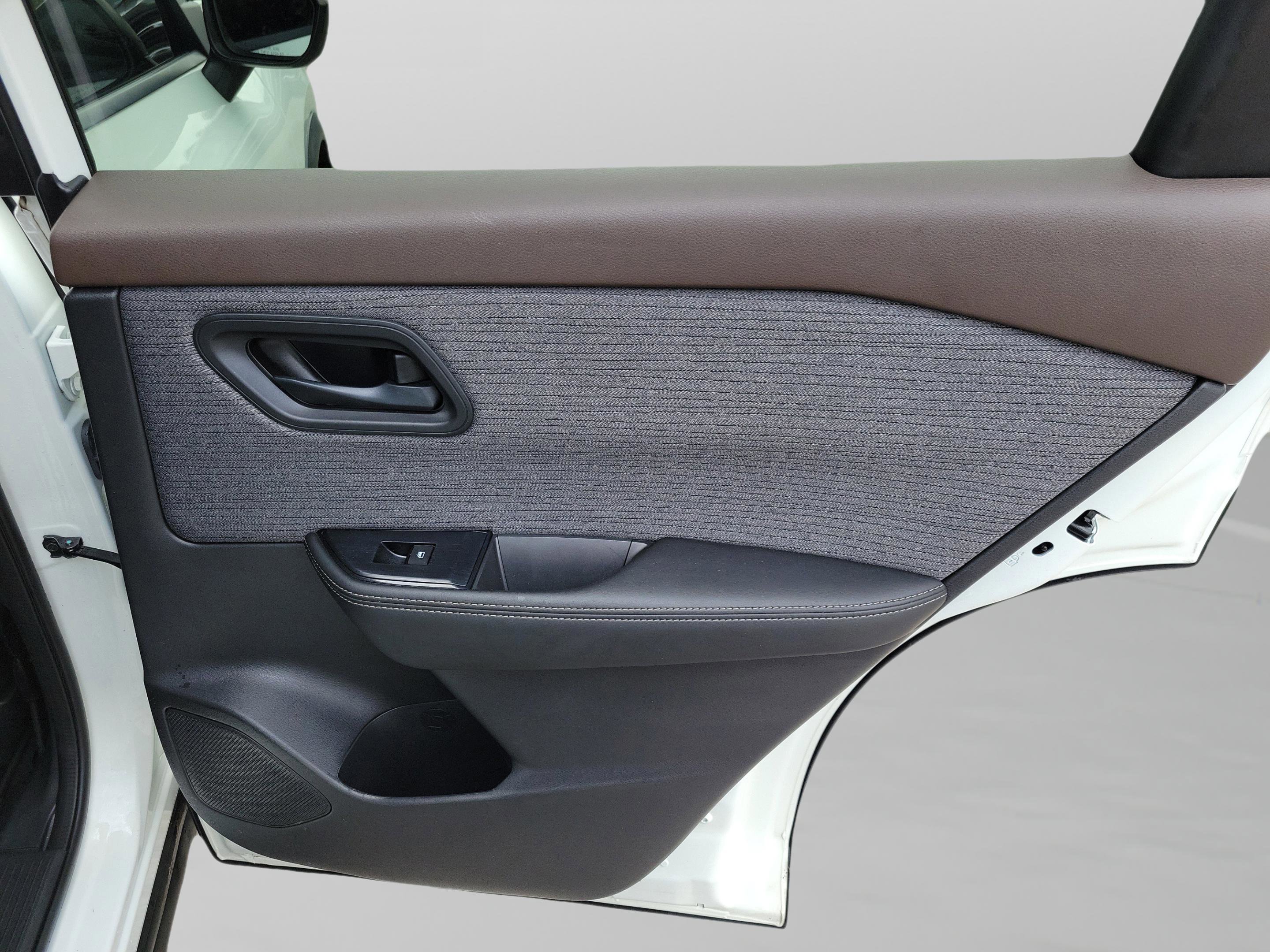 Used 2021 Nissan Rogue S image 8