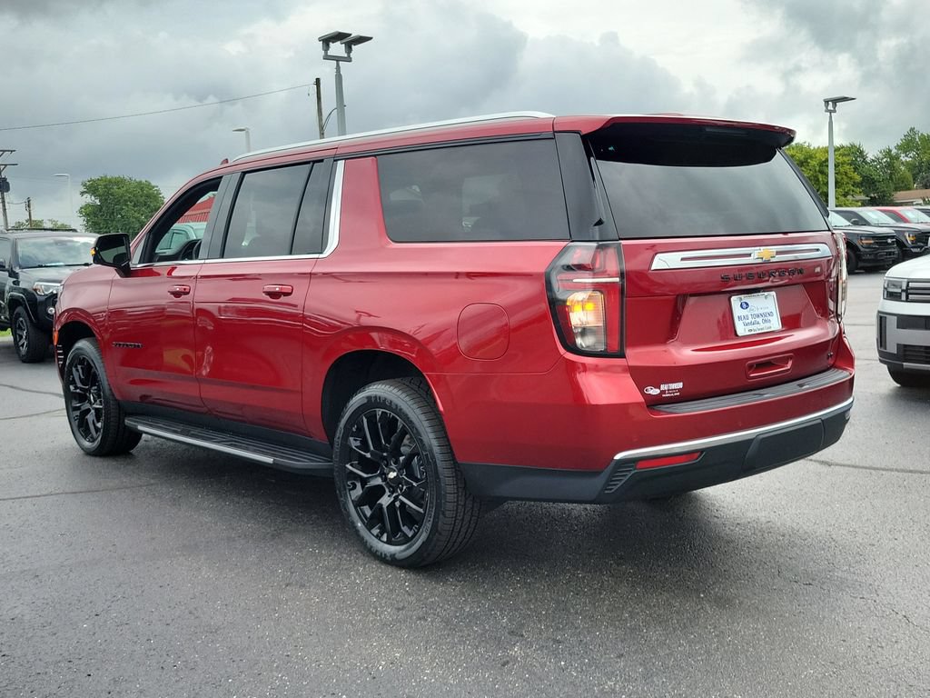 Used 2024 Chevrolet Suburban LT w/ Luxury Package AWD/4WD image 6