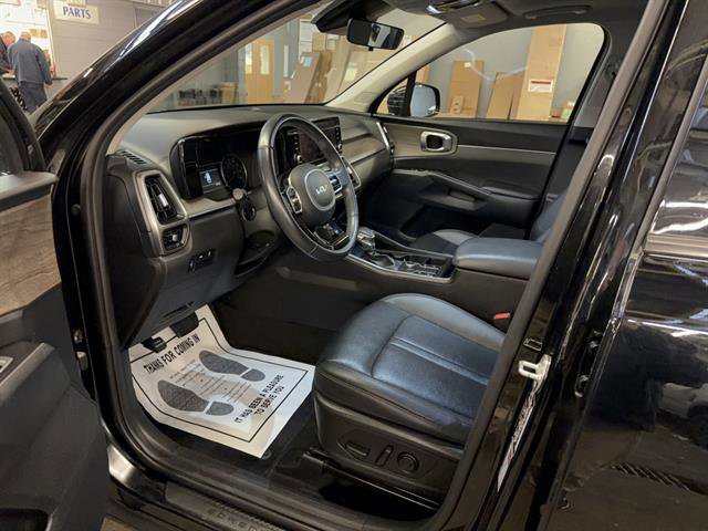 Used 2023 Kia Sorento S w/ Panoramic Sunroof Package AWD/4WD image 11