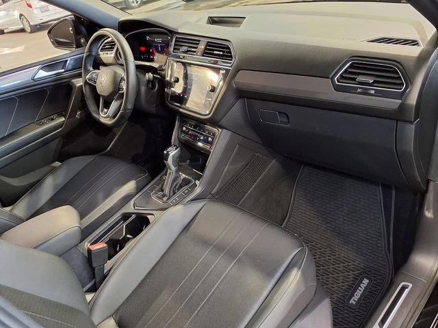 Used 2023 Volkswagen Tiguan SE R-Line FWD image 31