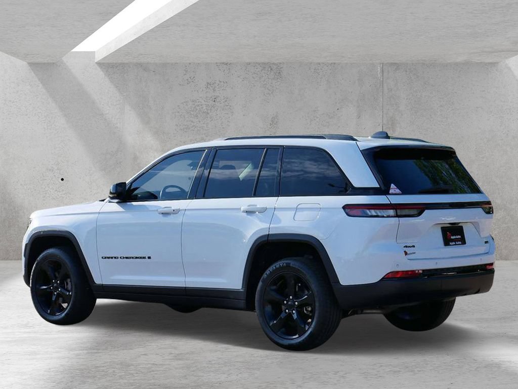 Used 2022 Jeep Grand Cherokee Altitude AWD/4WD image 4