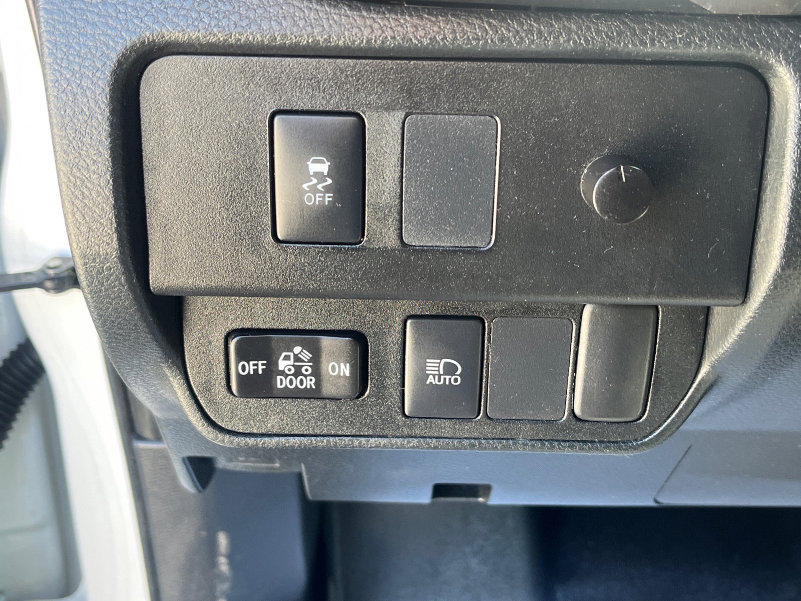 Used 2021 Toyota Tacoma SR5 AWD/4WD image 18