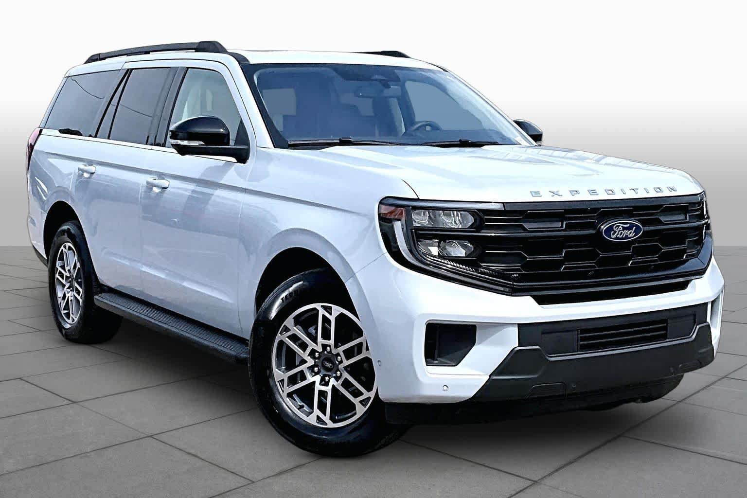 Certified 2025 Ford Expedition Active RWD image 3