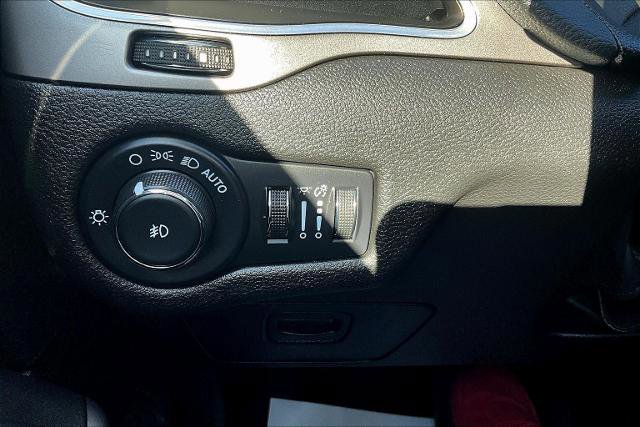 Used 2021 Jeep Cherokee Latitude Plus w/ Sun & Sound Group image 34