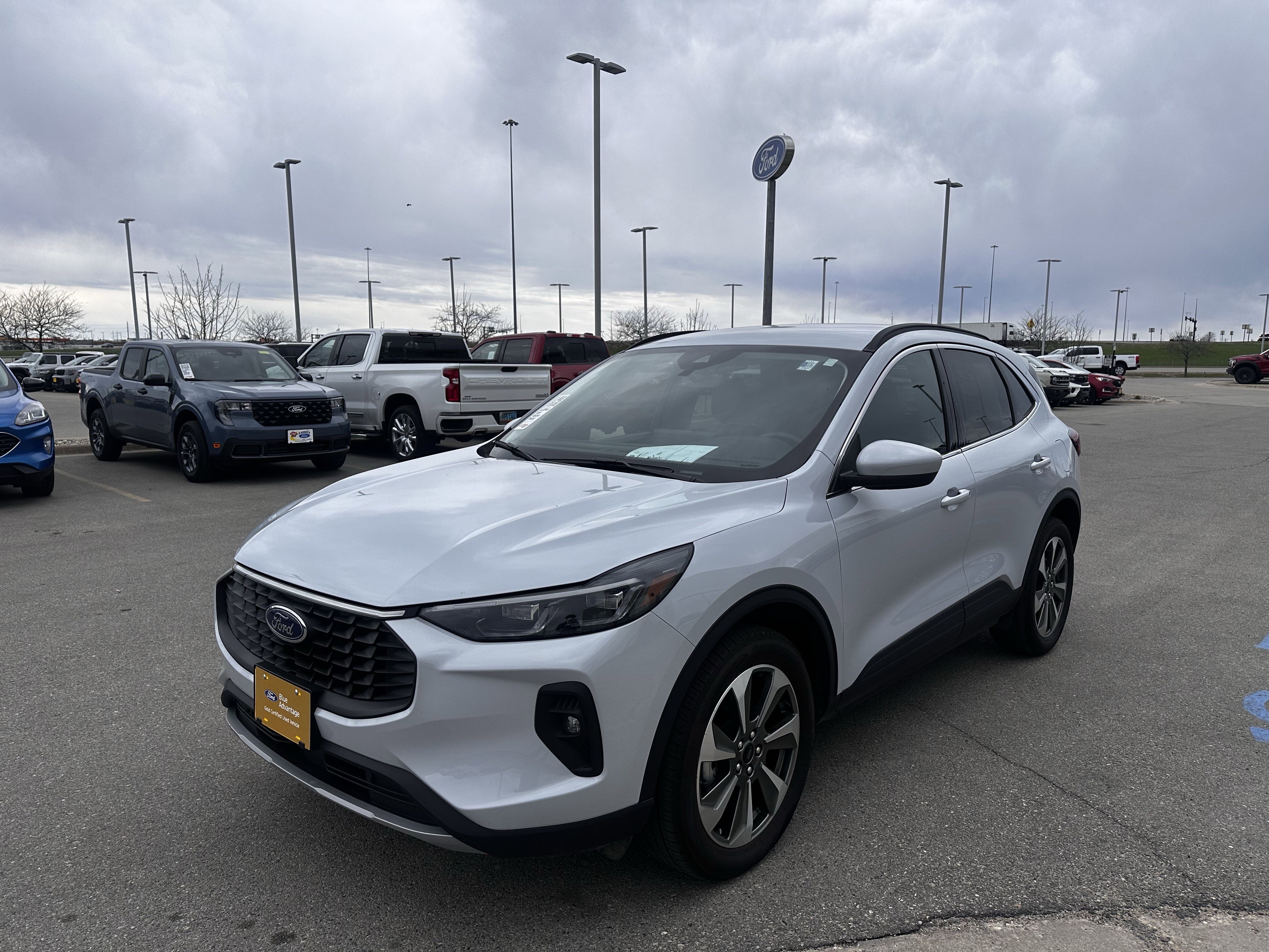 Certified 2025 Ford Escape Platinum AWD/4WD image 3