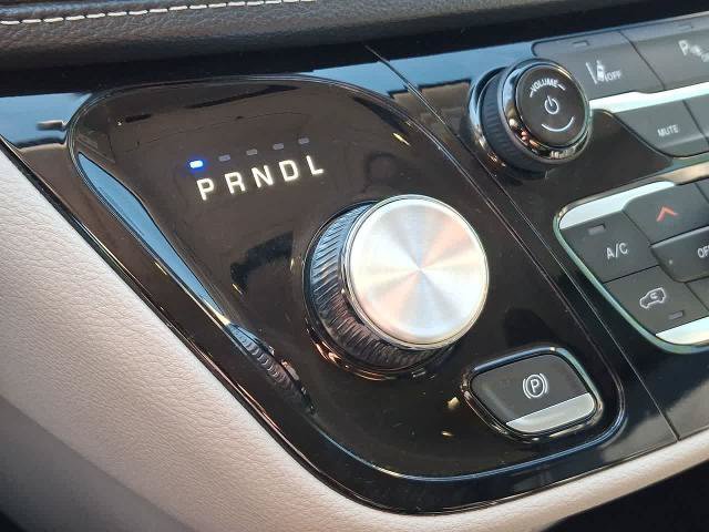 Used 2024 Chrysler Pacifica Limited FWD image 18