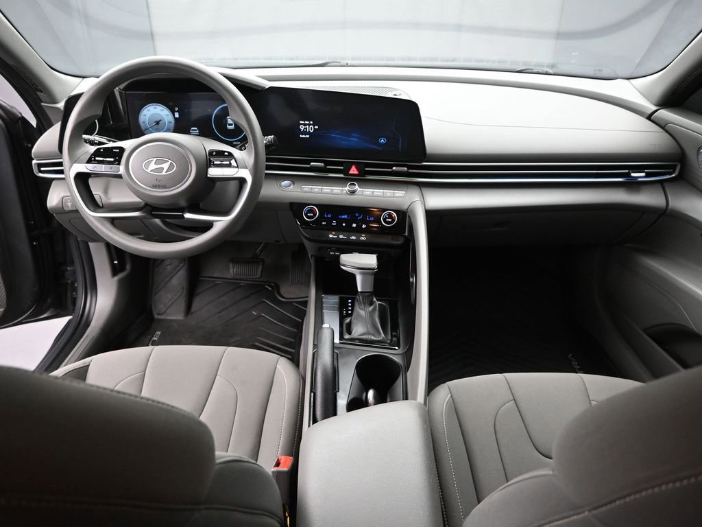Used 2024 Hyundai Elantra SEL image 28