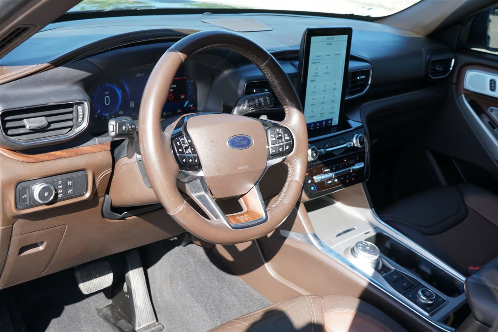 Certified 2021 Ford Explorer King Ranch w/ Premium Technology Package AWD/4WD image 9