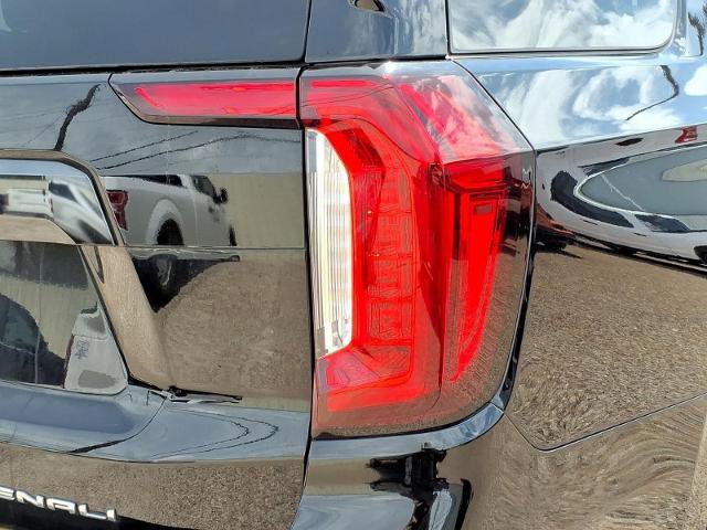 Used 2024 GMC Yukon Denali Ultimate AWD/4WD image 12