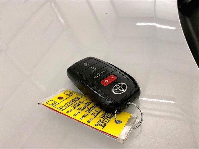 Used 2024 Toyota Venza XLE AWD/4WD image 9