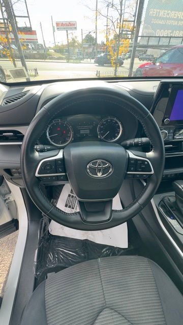 Used 2024 Toyota Highlander LE FWD image 14