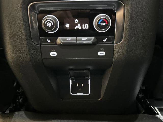 Used 2024 Chevrolet Suburban Premier image 32