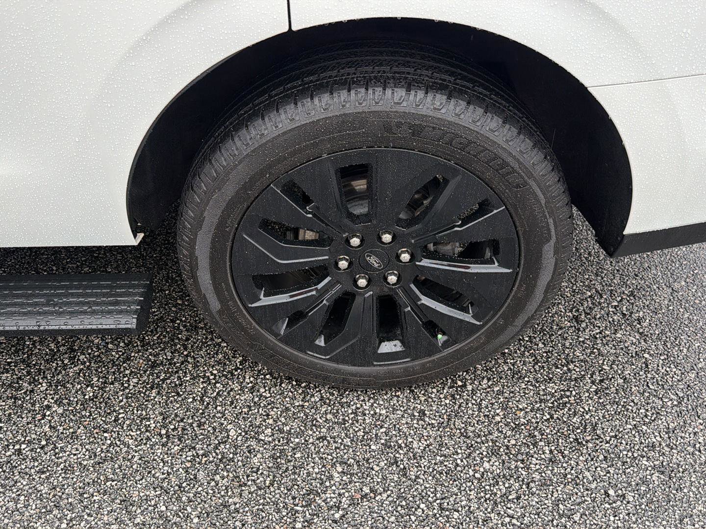 Certified 2025 Ford Expedition Platinum w/ Stealth Appearance Package AWD/4WD image 39