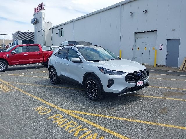 Certified 2025 Ford Escape Platinum w/ Class II Trailer Tow Package