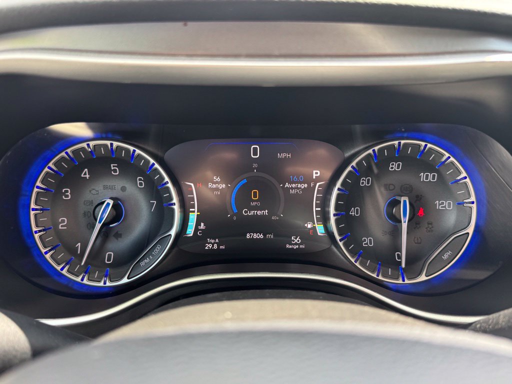 Used 2023 Chrysler Pacifica Touring-L FWD image 9