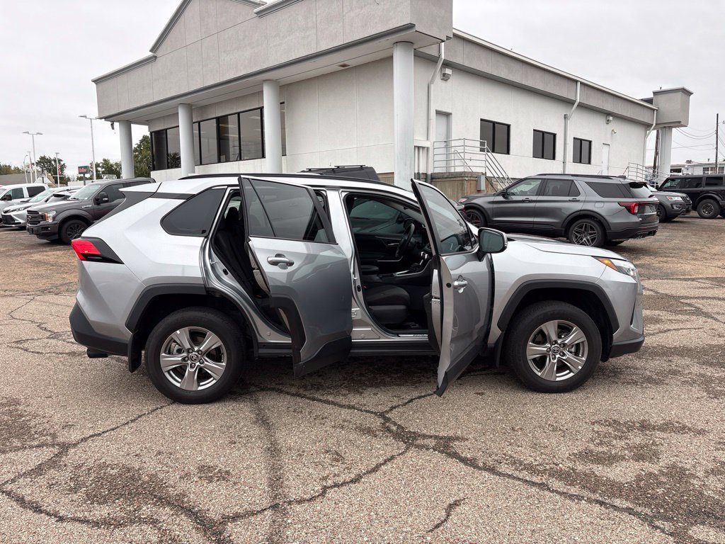 Used 2025 Toyota RAV4 XLE w/ Convenience Package FWD image 8
