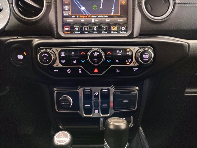 Used 2021 Jeep Wrangler Unlimited Sahara w/ Uconnect 4C Nav & Sound Group AWD/4WD image 34