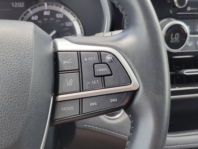 Used 2022 Toyota Highlander XLE AWD/4WD image 16