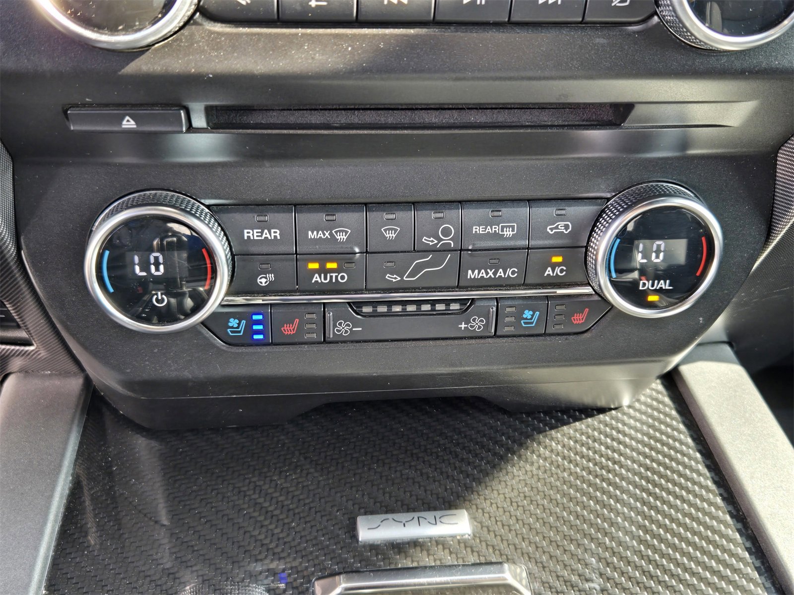 Certified 2018 Ford F150 Raptor w/ Equipment Group 802A Luxury image 17