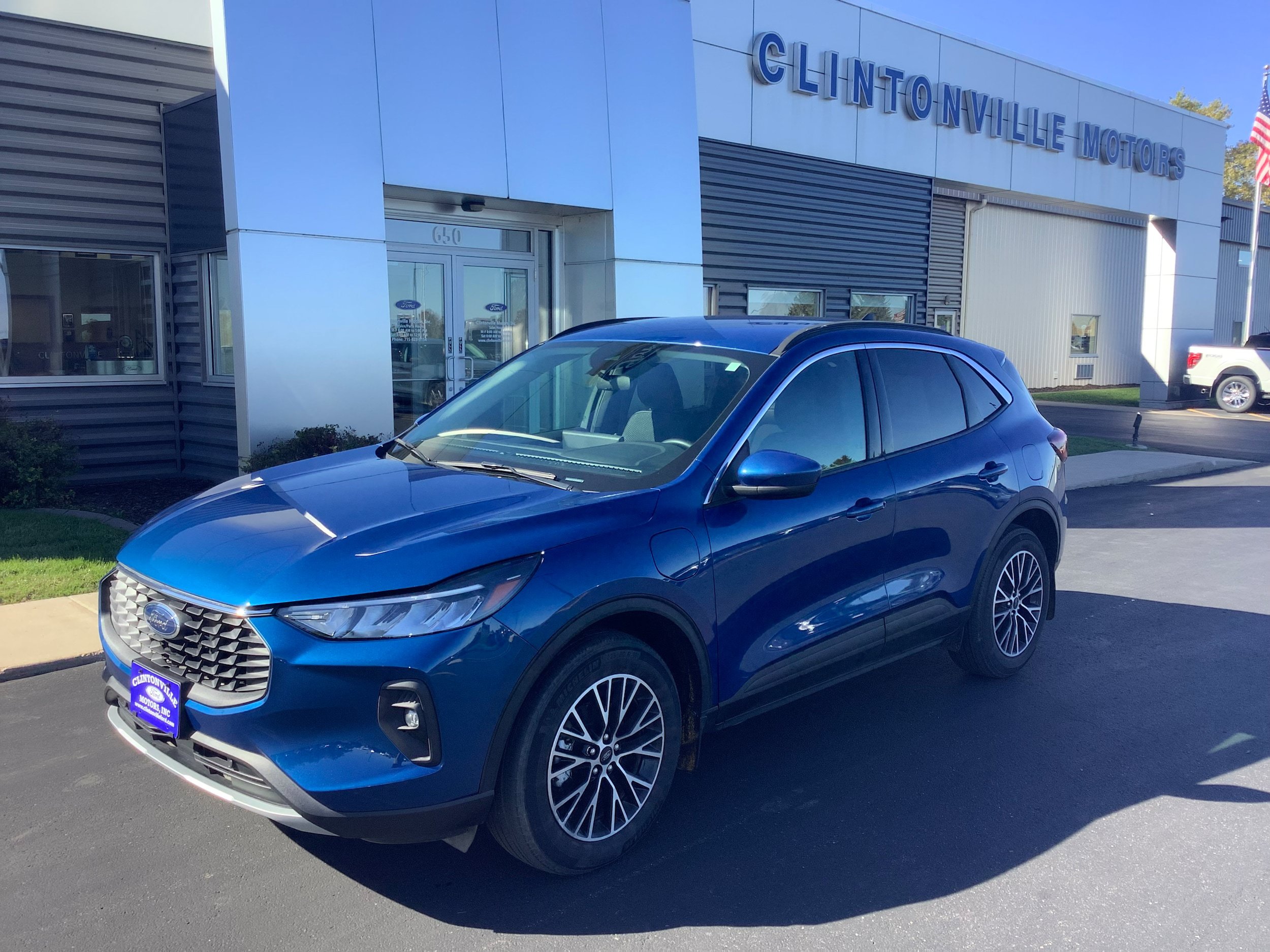 Certified 2023 Ford Escape SE FWD image 2