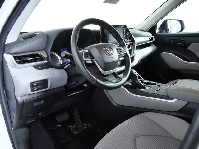Used 2022 Toyota Highlander LE AWD/4WD image 15