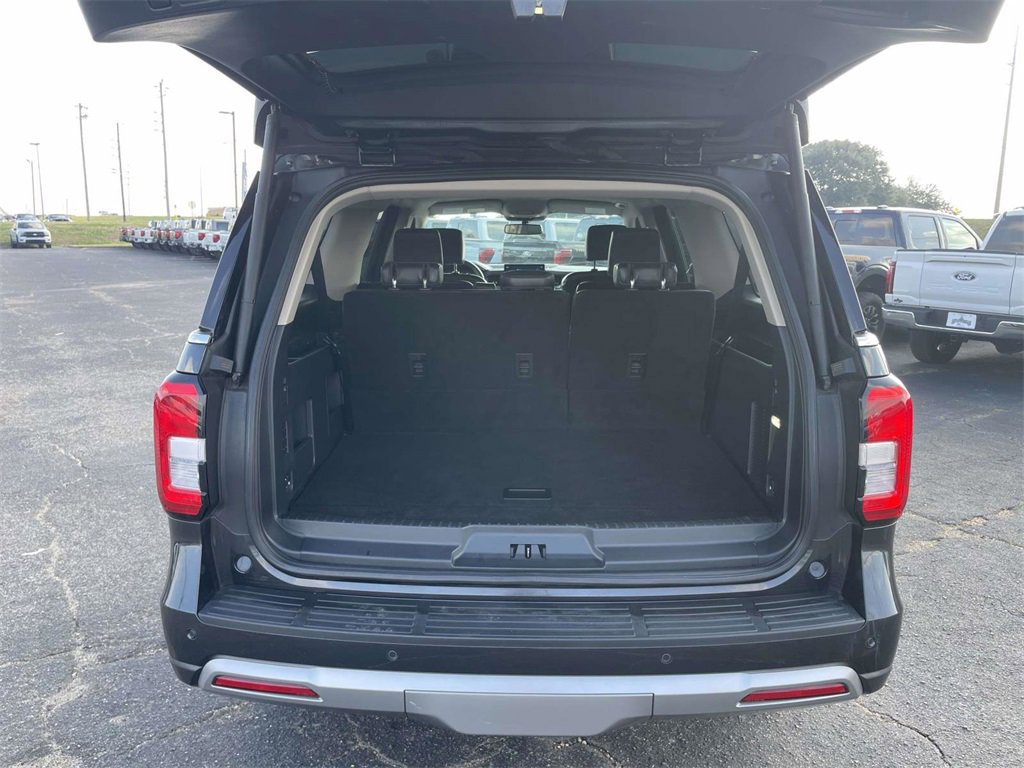 Certified 2022 Ford Expedition Max XLT image 10