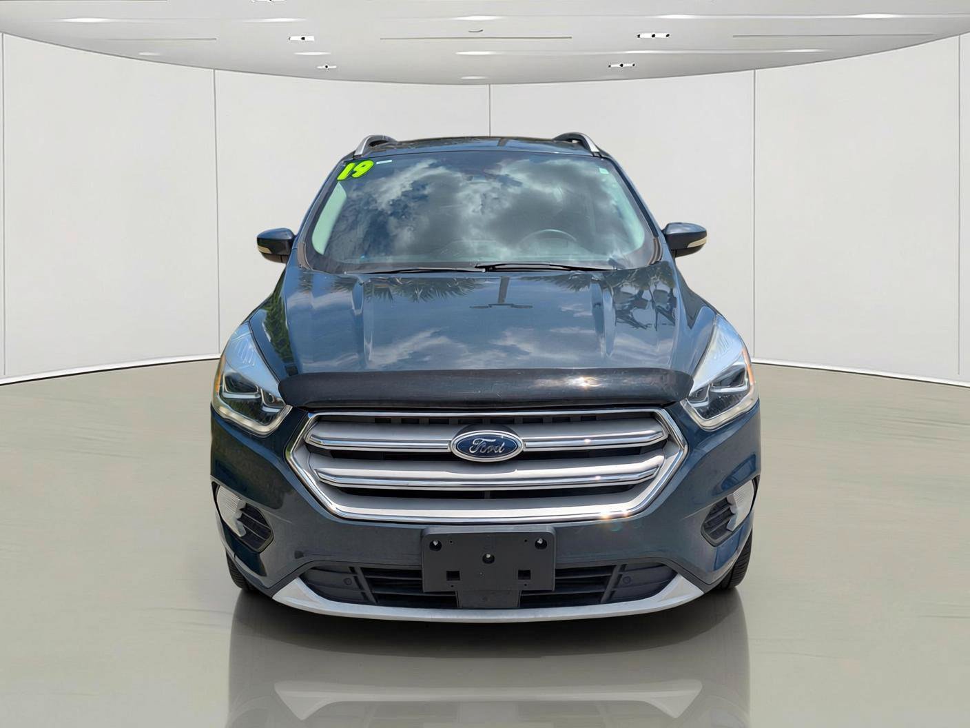 Certified 2019 Ford Escape Titanium AWD/4WD image 2