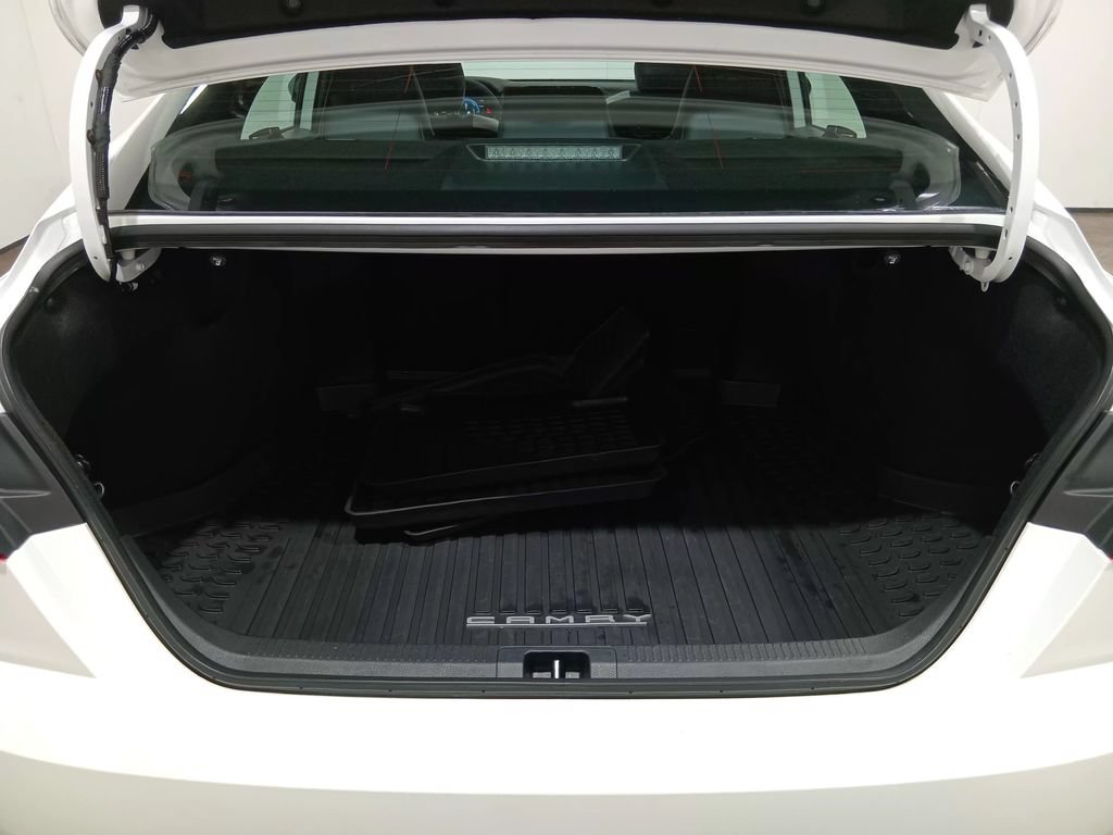 Used 2025 Toyota Camry SE w/ Convenience Package FWD image 6
