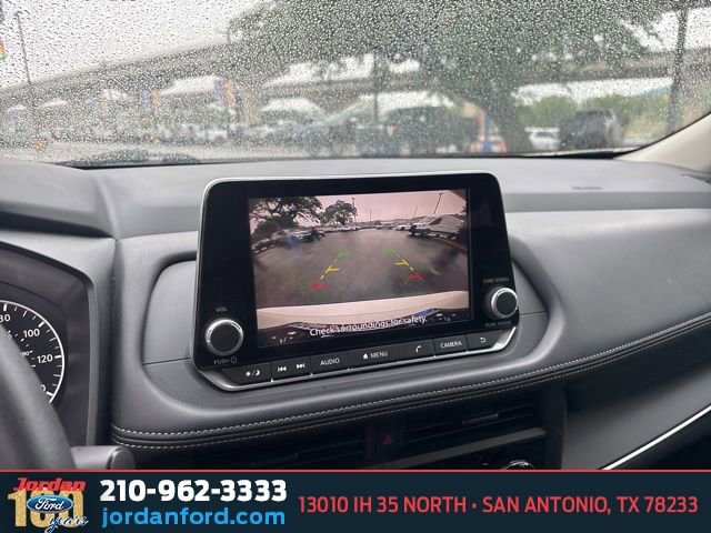 Used 2024 Nissan Rogue S FWD image 18