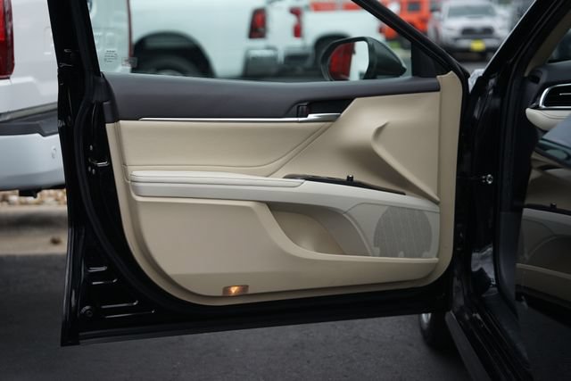 Used 2018 Toyota Camry XLE FWD image 30