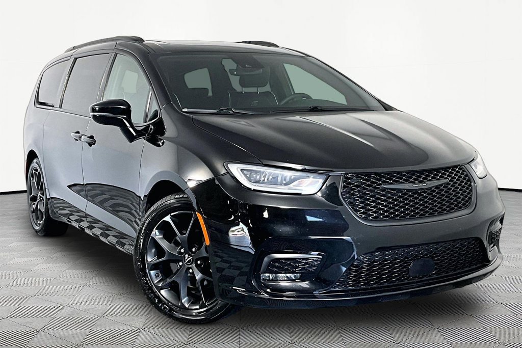 Used 2025 Chrysler Pacifica Limited FWD image 1