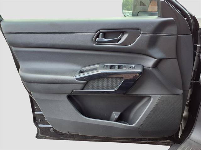 Used 2025 Nissan Pathfinder SV AWD/4WD image 15