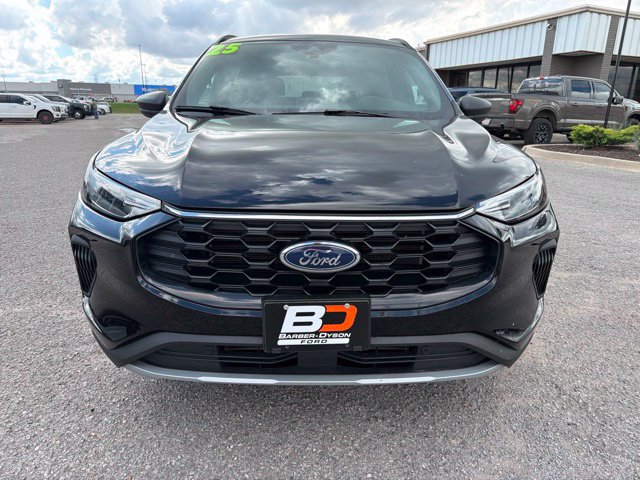 Certified 2025 Ford Escape ST-Line FWD image 2