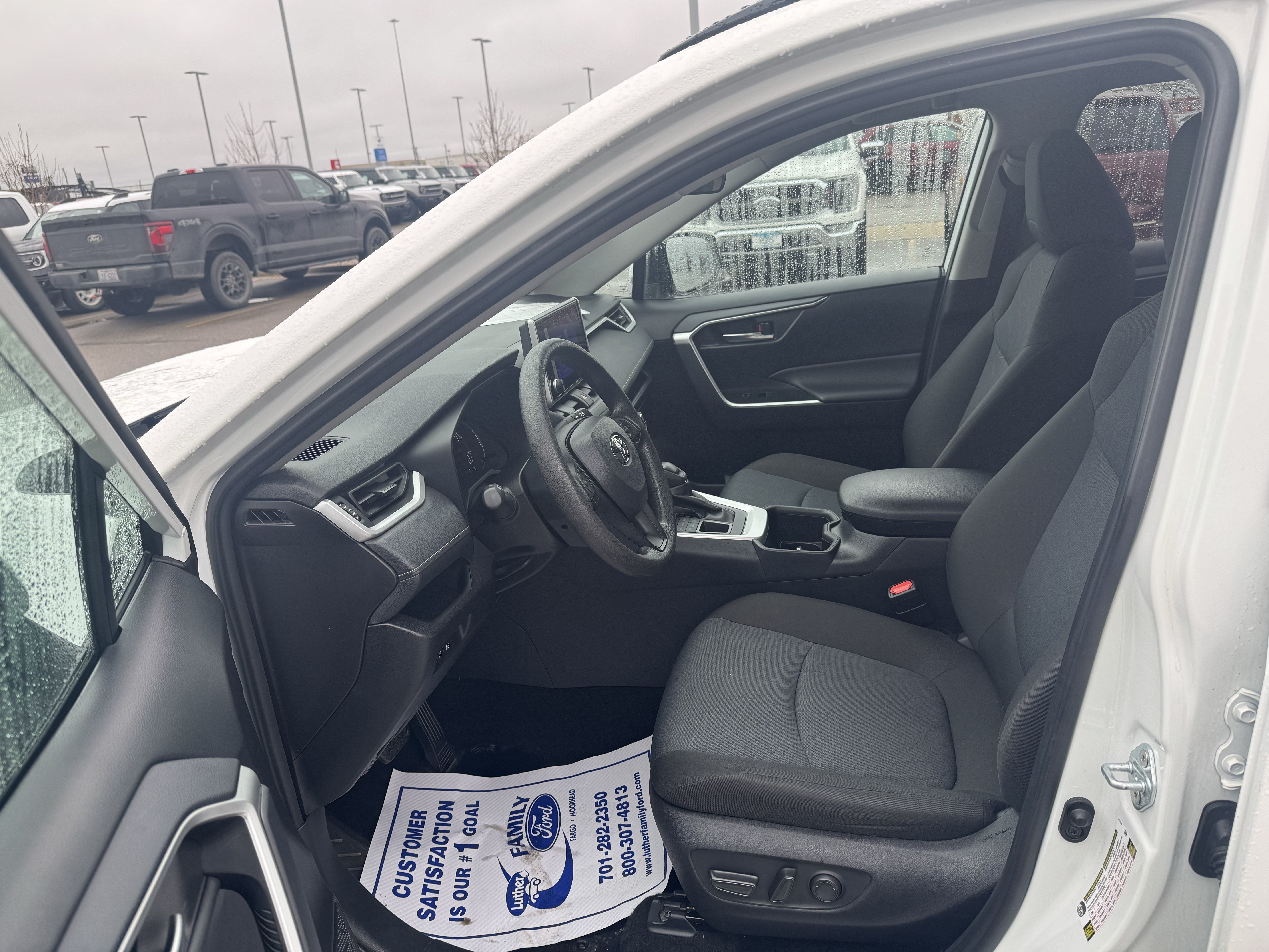 Used 2025 Toyota RAV4 XLE AWD/4WD image 20