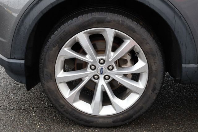 Certified 2023 Ford Explorer Platinum w/ Premium Technology Package image 12