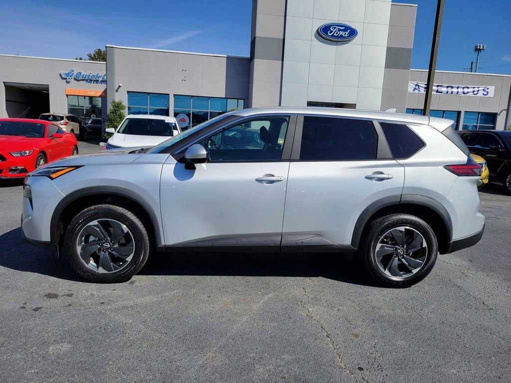 Used 2025 Nissan Rogue SV image 2