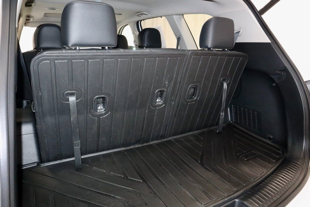 Used 2023 Kia Telluride EX w/ EX Captain's Chair Package image 16