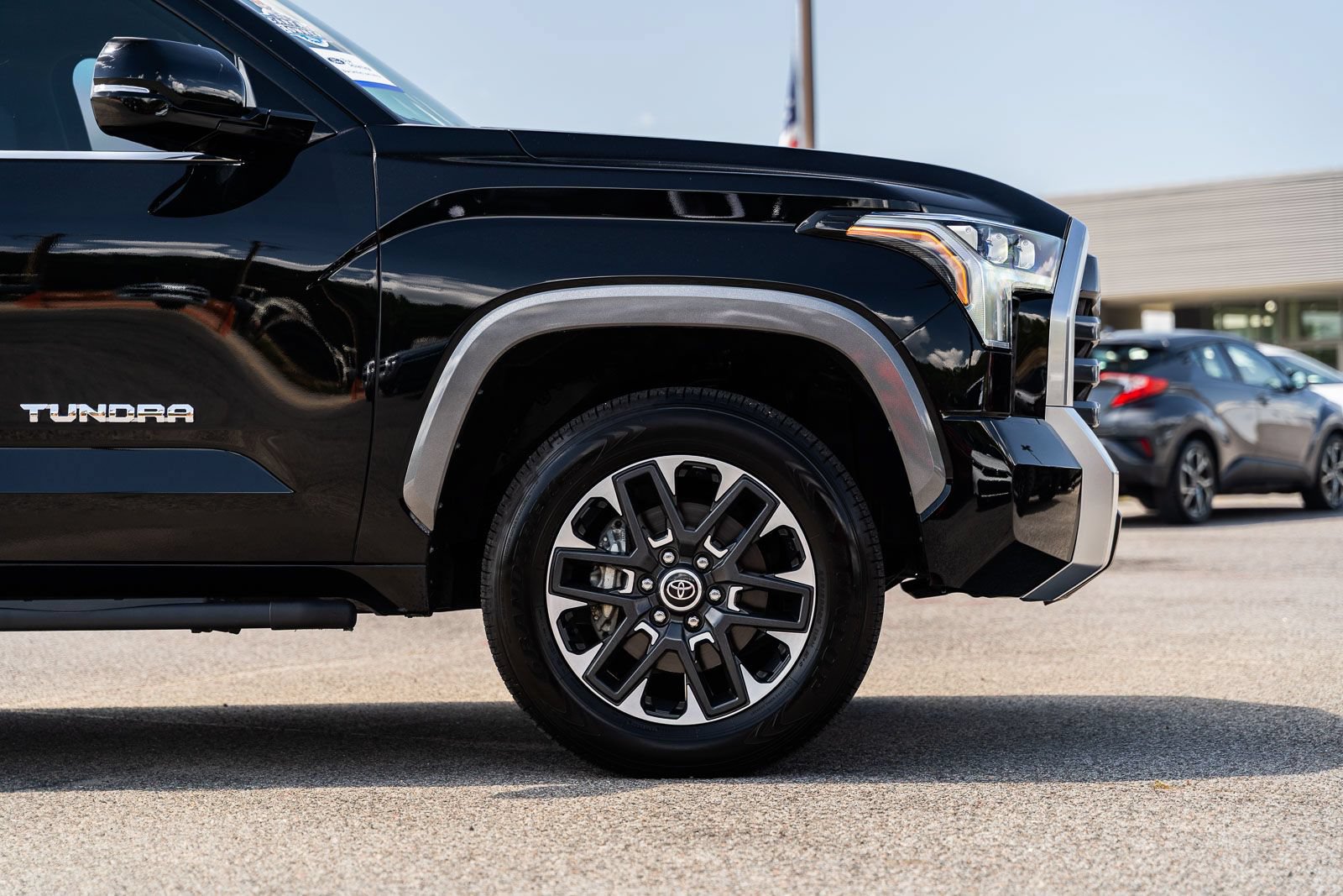 Used 2024 Toyota Tundra Limited AWD/4WD image 9