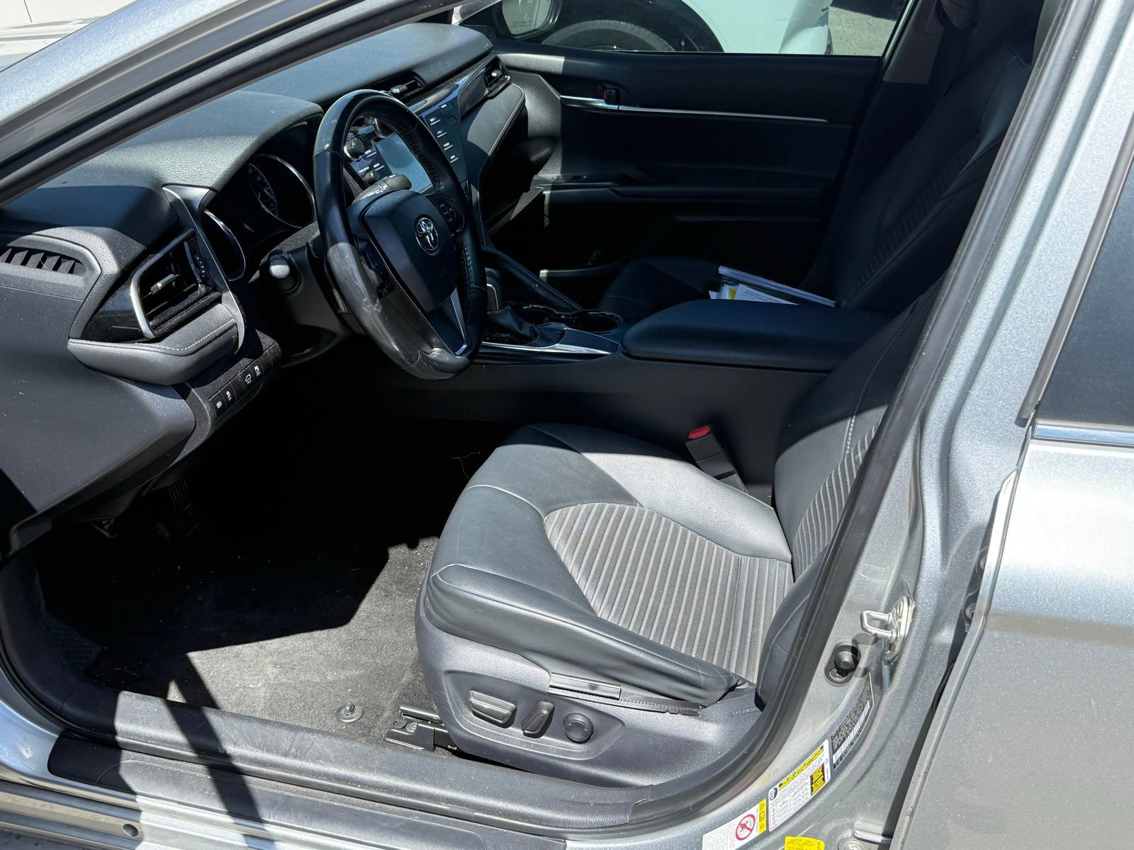 Used 2019 Toyota Camry SE w/ Convenience Package FWD image 10