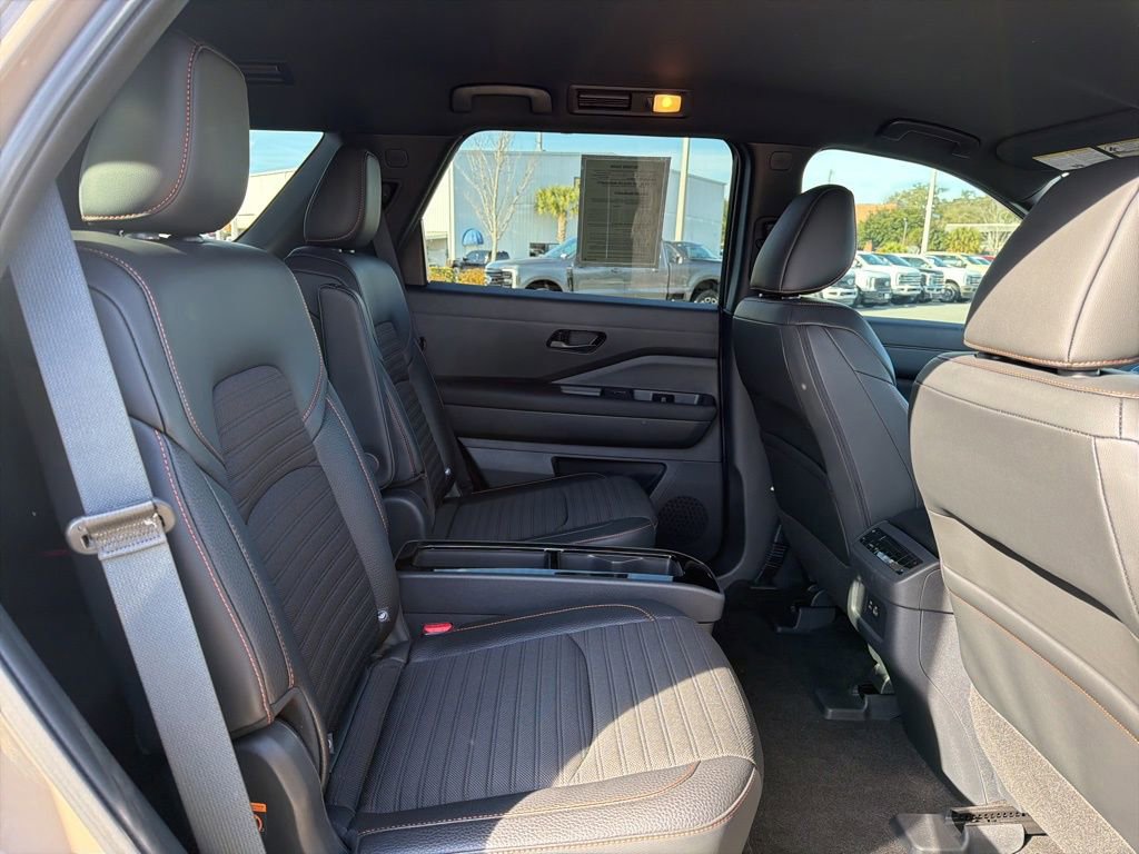 Used 2025 Nissan Pathfinder Rock Creek image 30