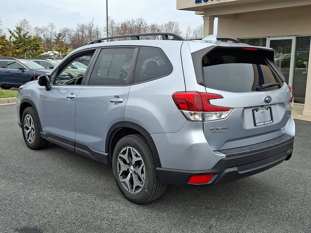 Used 2022 Subaru Forester Premium image 2